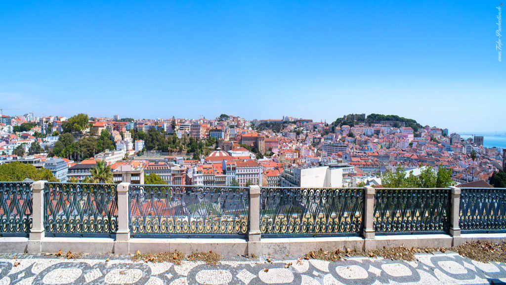 Lissabon Reisebericht Stadtpanorama Blick zur Altstadt