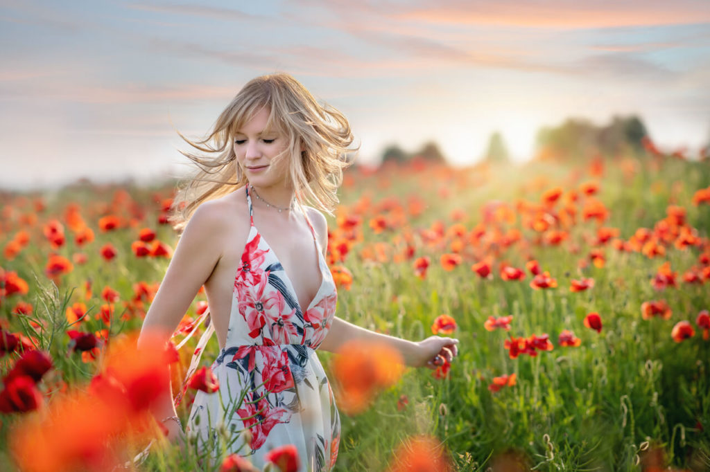 Portraitshooting im Mohnfeld