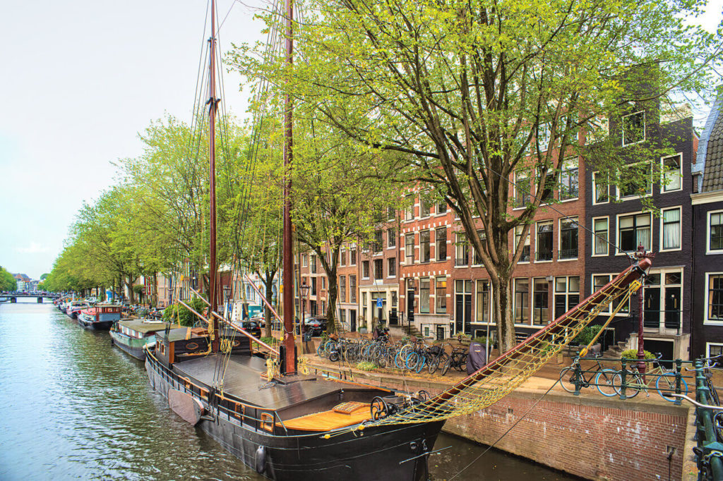 Reisebericht Amsterdam - Segelboot in den Grachten